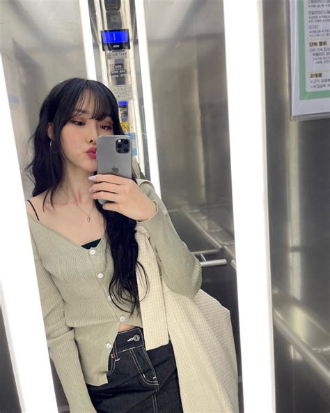 Gfsquad On Twitter Pic Yuju Yuuzth Post Selfie That S