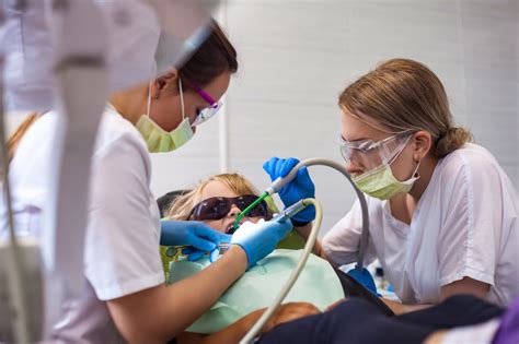 Trwaj Konkursy Na Leczenie Stomatologiczne Dzieci W Szkole Nfz Czeka