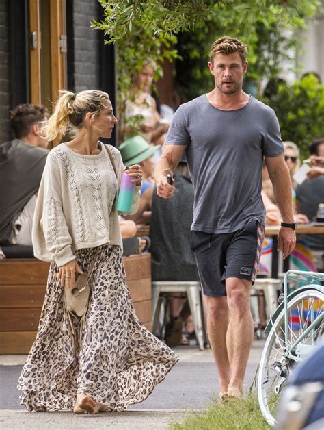 Chris Hemsworth and Elsa Pataky – Spotted going barefoot for breakfast ...