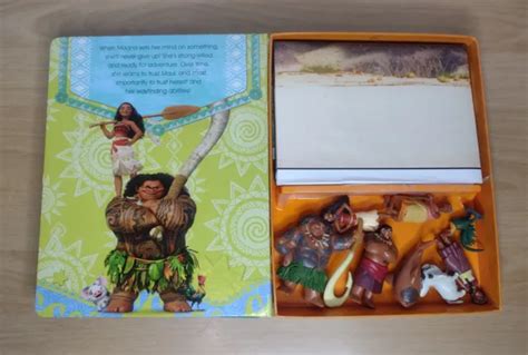 Disney Moana My Busy Book Storybook Figurines Playmat X