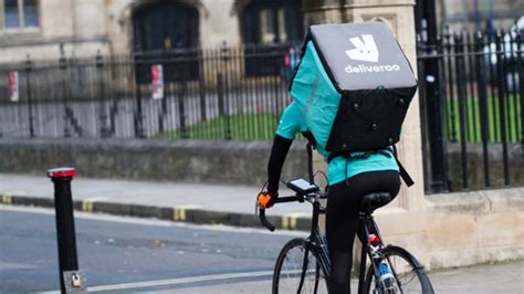 Deliveroo Y Glovo Generan Un Nuevo Concepto En El Reparto De Comida A