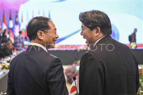 Pertemuan Ke Menteri Luar Negeri Asean Plus Tiga Antara Foto