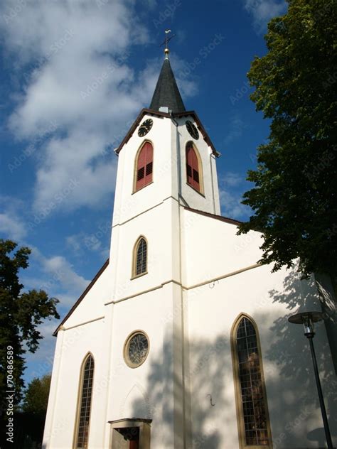 Schneewei E Fassade Mit Kirchturm Der Evangelisch Reformierten Kirche