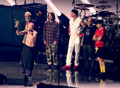 Red Hot Chili Peppers Accept Mtv Vma Global Icon Award In S Trends Footwear News