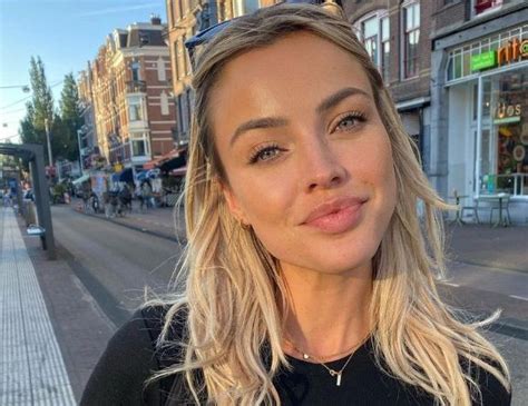 Kersverse Mama En Dj Babe Lotte Feyen Verbaast Fans In Bikini Amai