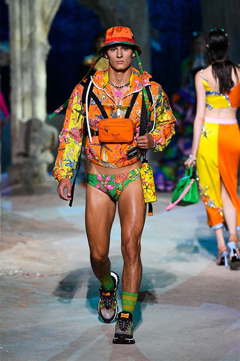 MFW: Versace Spring Summer 2021 Menswear Collection