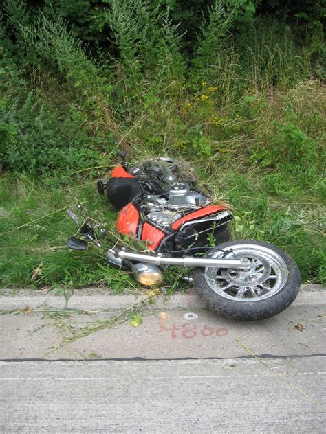 Pol Hi Verkehrsunfall Auf Der Bab Bei Hildesheim Alleinbeteiligter