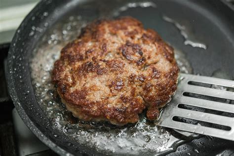 4 Approaches To Pan Fry Burgers Without Burning Miss Vickie