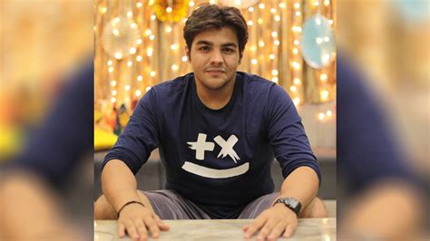 Ashish Chanchlani Biography, Age, Height, Weight, Family, Wiki ...