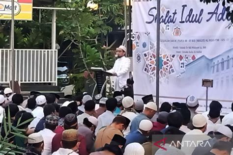 Ustadz Adi Hidayat Menjadi Khatib Shalat Idul Adha Di Bekasi ANTARA News