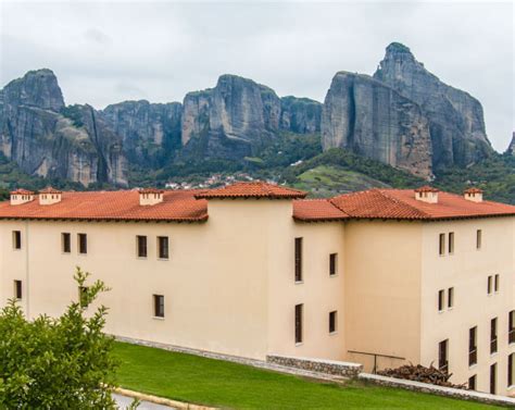 Hotel Meteora in Greece - Luxury stay with the Meteora rocks in the ...