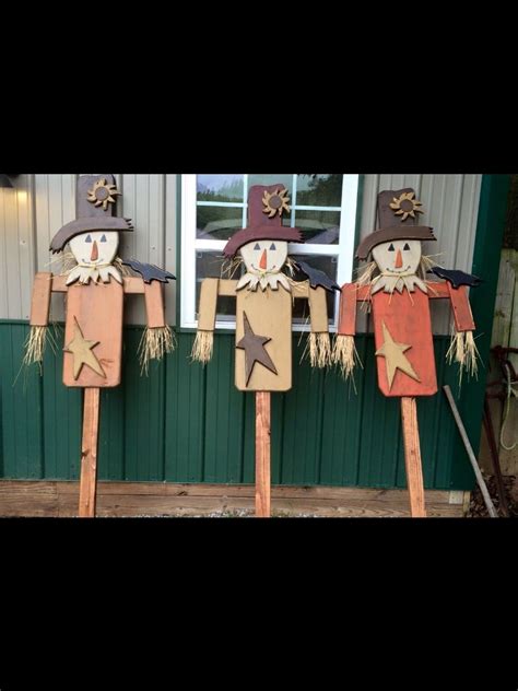 Pin By Junkcollectorjunky On Scarecrow S Fall Halloween Crafts Fall Wood Crafts Halloween