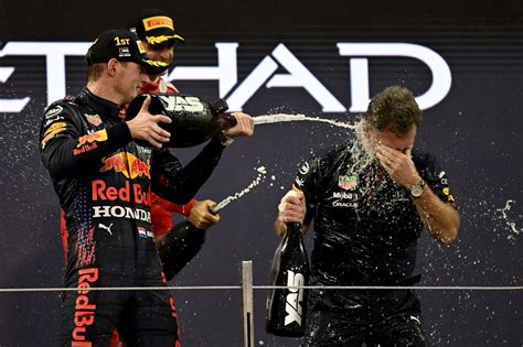 Formule 1 vainqueur à Abou Dhabi Max Verstappen décroche son premier