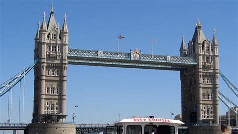 Hop On Hop Off River Thames Sightseeing Cruise Pass For Two Red