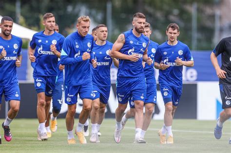 FC Schalke 04 Schock S04 Profi Reist Aus Trainingslager Ab DerWesten De