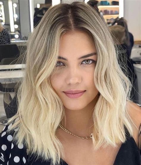 33 Medium Length Blonde Hairstyles 2022 — Ombre Creamy Blonde Lob Haircut