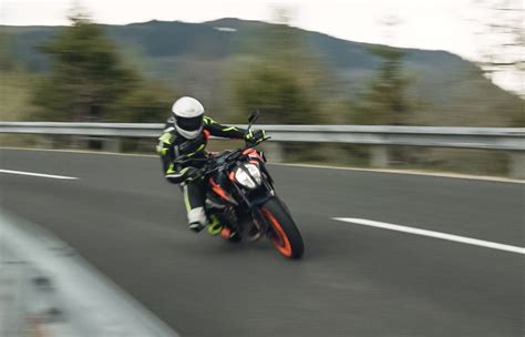 Ktm Duke R F Nf Sportliche Mid Nakeds Im Test