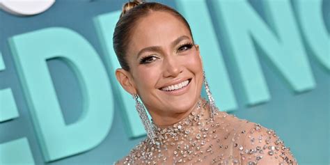 Jennifer Lopez Y Su Look De Plumas Y Lentejuelas