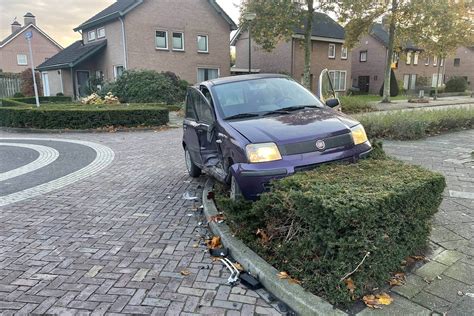 Gewonde En Flinke Schade Bij Botsing Tussen Twee Autos In Gemert