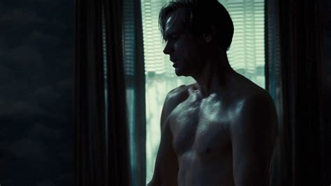 AusCAPS Donovan Guidry And Extras Nude With Jim Carrey And Ewan McGregor Shirtless In I Love
