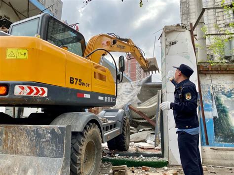 【违法建设治理在行动】拆除烂尾楼附属违建 还市民通行安全澎湃号·政务澎湃新闻 The Paper