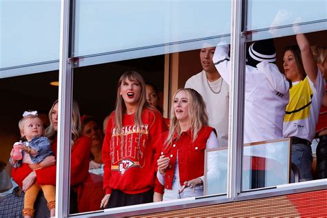 Taylor Swift and Travis Kelce: New Pictures Fuel Love Rumors - Archyde