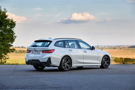 The new BMW 3 Series Sedan and the new BMW 3 Series Touring (09/2022