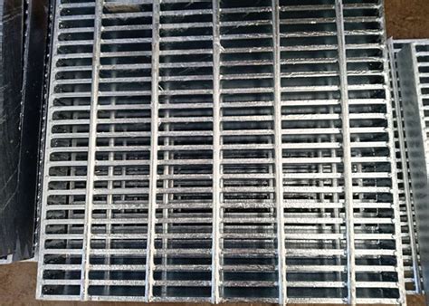 Flat Bar Heavy Duty Grating Hot Dip Galvanis Fitur Lapisan Seng Tebal