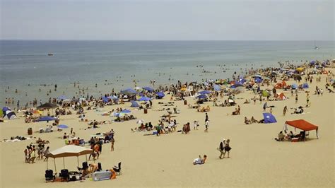 30 Kata Kata Berkelas Dan Keren Tentang Pantai Pas Untuk Caption