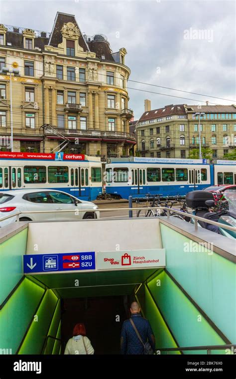 Bahnhofplatz square with Zurich HB Main Station Zürich Hauptbahnhof