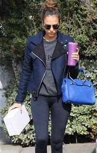 Jessica Alba Flaunts Her Ass And Thigh Gap In Tight Leggings