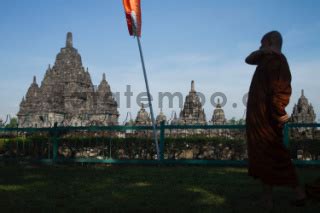 Peringatan Waisak Di Candi Sewu Prambanan Datatempo