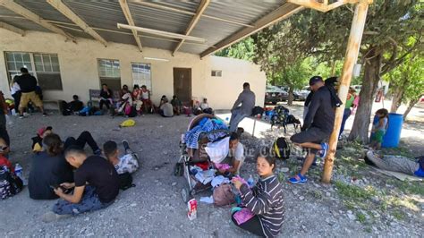 Migrantes venezolanos llegan caminando a región Norte de Coahuila y