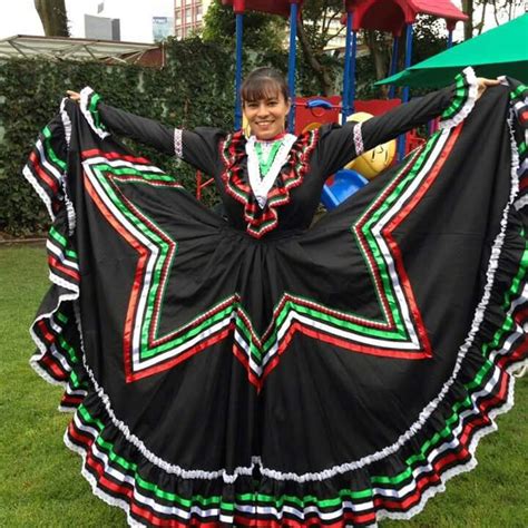 Pin De Paola Montañez En Fiestas Patrias Trajes Tipicos Vestidos Mexicanos Traje Típico