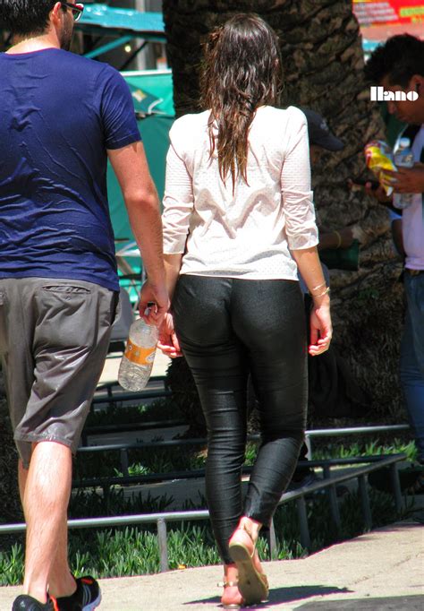 HOT WET MILF Playing In Water Fountain NOT OC Spandex Leggings Yoga Pants Forum