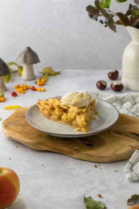 Klassischer amerikanischer APPLE PIE mit Ahornsirup verfeinert