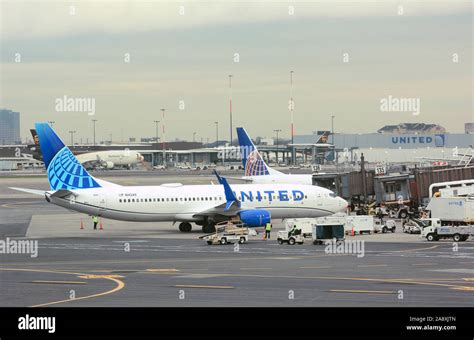 Newark New Jersey 05 Nov 2019 United Airlines 737 Airplane On The Tarmac Approaching Its