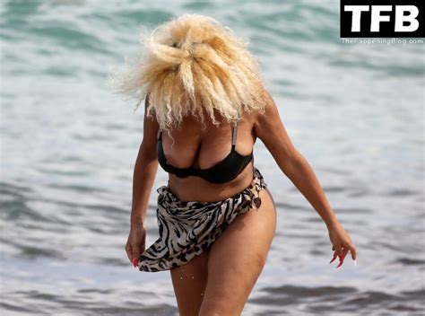 Afida Turner Flashes Her Nude Boobs In A Bikini In Miami Beach