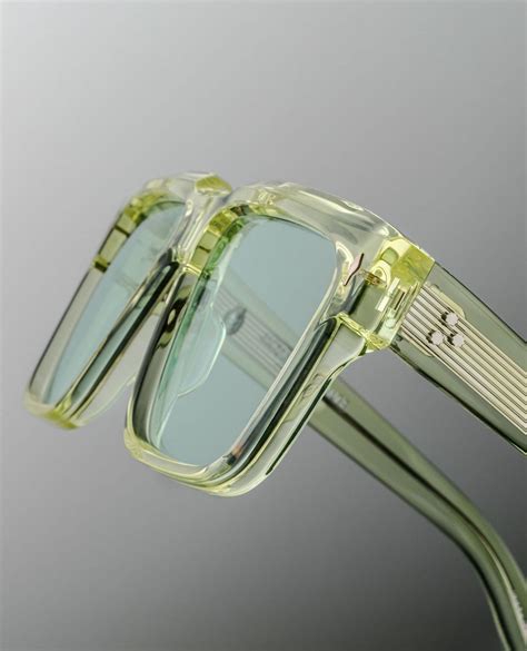 How Far Can The Human Eye See? It's Not What You Think! – Oculus