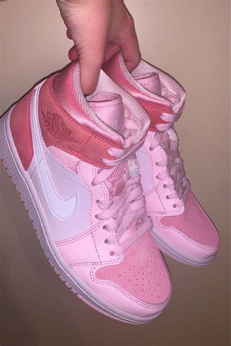 Jordan Shoes Girls Cute Nike Shoes Cute Nikes Cute Sneakers Pink