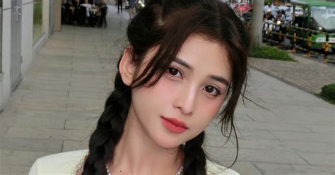 Nhan sắc hot girl tuổi đóng chính trong MV mới của Jack