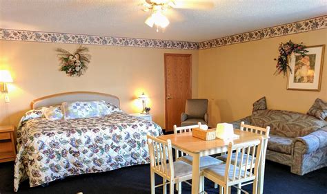 EXECUTIVE INN - Prices & Hotel Reviews (Thomson, IL)