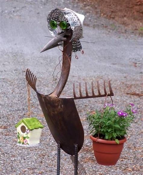 15 Repurposed Garden Art Ideas Flagsonastickblog Garden Art