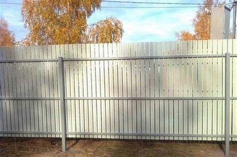 Заборы из металлического штакетника своими руками для дома и дачи