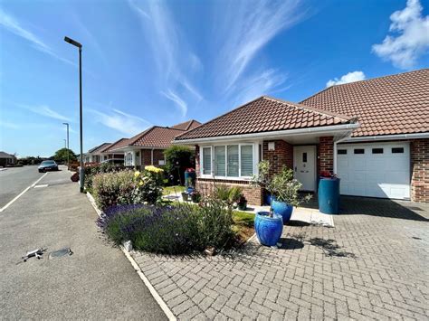 2 Bed Semi Detached Bungalow For Sale In Gainsford Gardens Clacton On