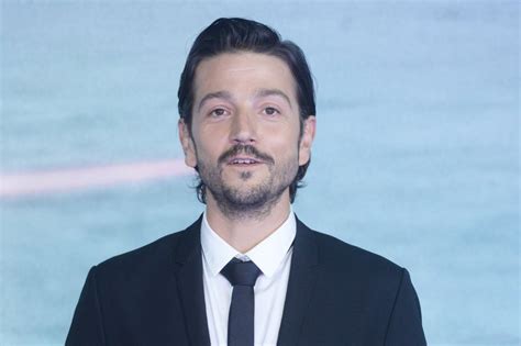 Watch: 'Narcos: Mexico': Diego Luna builds a drug empire in new trailer ...