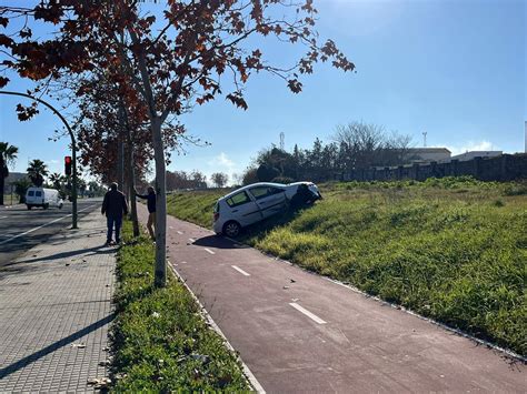 Un Herido Tras Un Accidente De Tráfico En La Avenida Juan Pablo Ii De