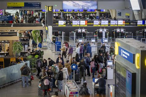 Aeropuerto De Santiago Registra M S De Millones De Pasajeros Durante