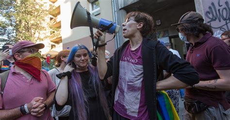 Protest w Warszawie Chodzi o decyzję ws aresztu dla aktywisty LGBT