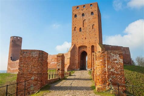 Zamek W Czersku Ciekawe Miejsca W Polsce Zamki Historia Turystyka